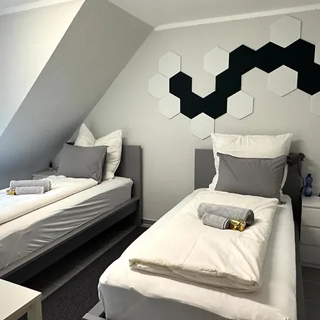 Dutti's - B I 2 I 4 Beds I Kitchen I Wifi I Tv I Parking I Autobahn Дуйсбург