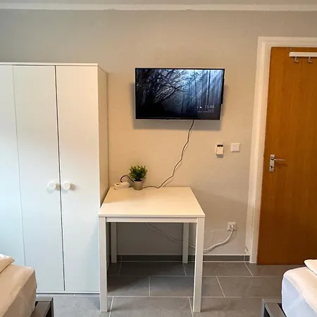 Dutti's - B I 2 I 4 Beds I Kitchen I Wifi I Tv I Parking I Autobahn 아파트 뒤스부르크