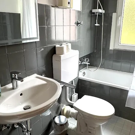 Dutti's - B I 2 I 4 Beds I Kitchen I Wifi I Tv I Parking I Autobahn *