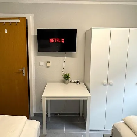 Dutti's - I 2 I 4 Beds I Kitchen I Wifi I Tv I Parking I Autobahn Appartement