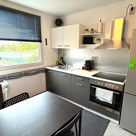 Dutti's - I 2 I 4 Beds I Kitchen I Wifi I Tv I Parking I Autobahn Appartement