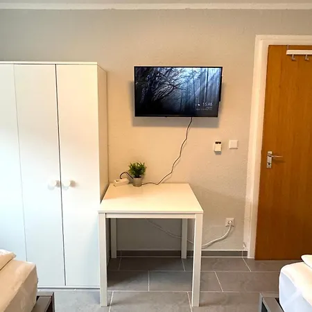 Dutti's - I 2 I 4 Beds I Kitchen I Wifi I Tv I Parking I Autobahn Appartement