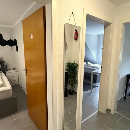 Dutti's - B I 2 I 4 Beds I Kitchen I Wifi I Tv I Parking I Autobahn 뒤스부르크