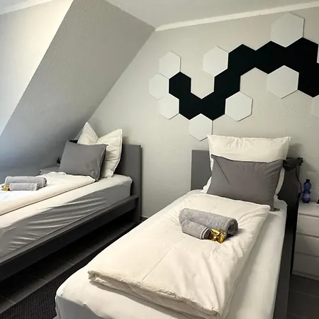 Dutti's - I 2 I 4 Beds I Kitchen I Wifi I Tv I Parking I Autobahn Appartement