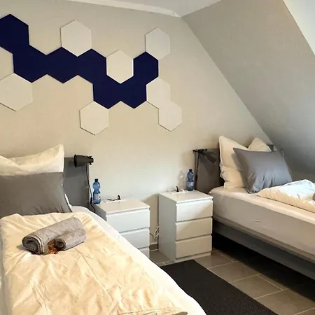 Dutti's - I 2 I 4 Beds I Kitchen I Wifi I Tv I Parking I Autobahn Appartement