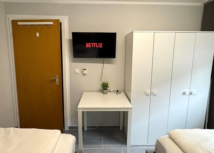 Dutti's - I 2 I 4 Beds I Kitchen I Wifi I Tv I Parking I Autobahn Appartement