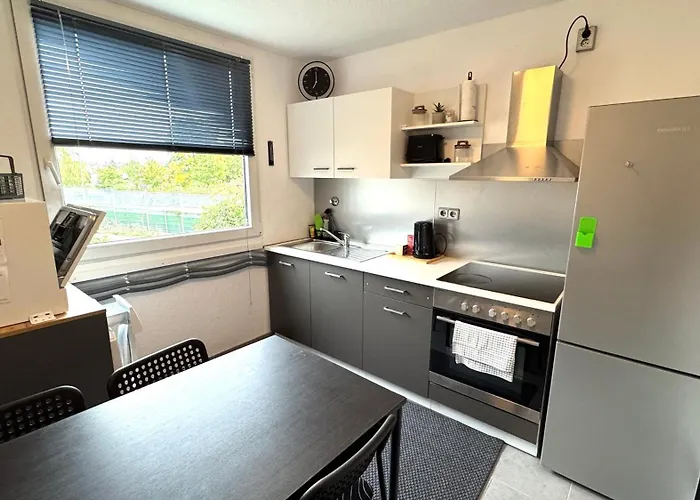 Dutti's - I 2 I 4 Beds I Kitchen I Wifi I Tv I Parking I Autobahn Appartement